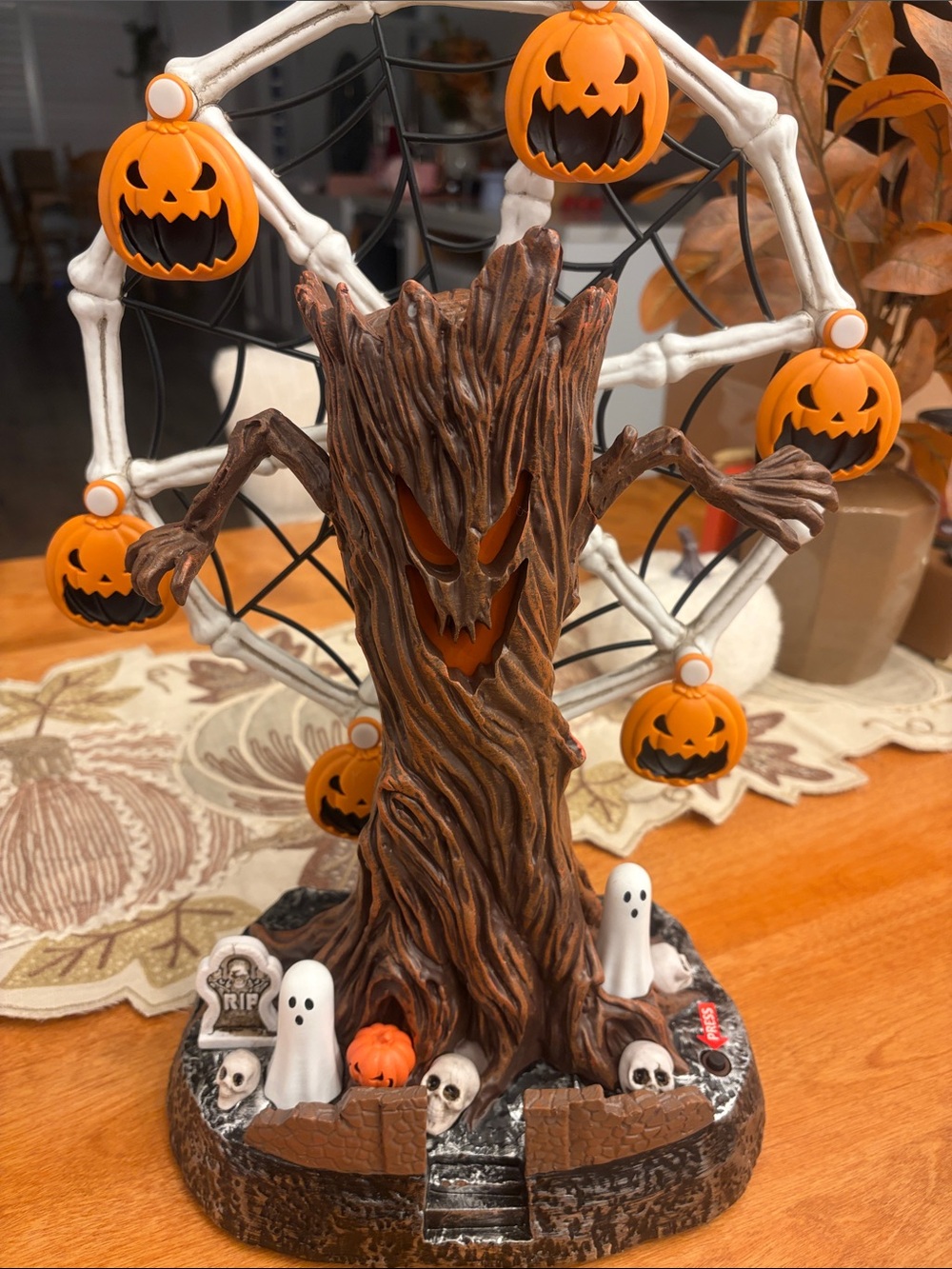 Halloween Animated Spooky Tree with Jack-O'-Lanterns  - Orange
